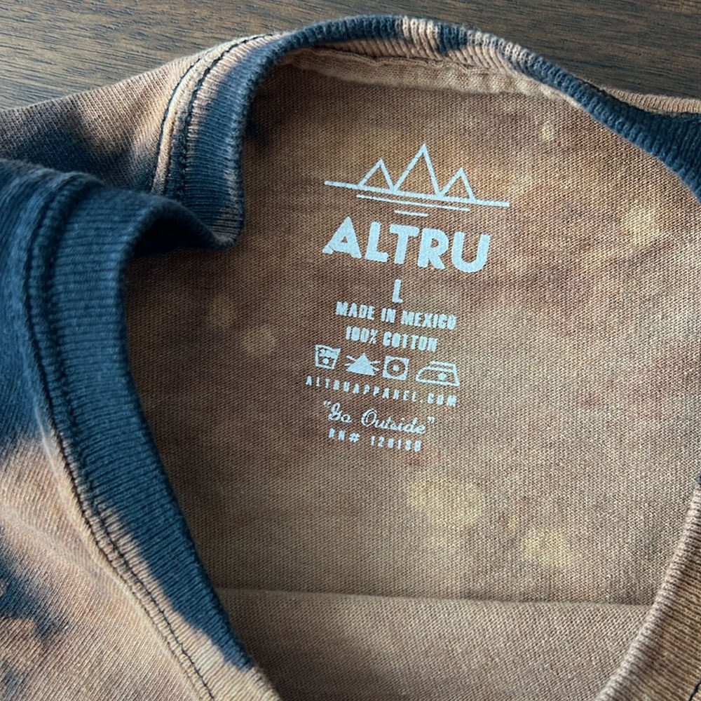 Graphic Long Sleeve - Picture 4 of 5